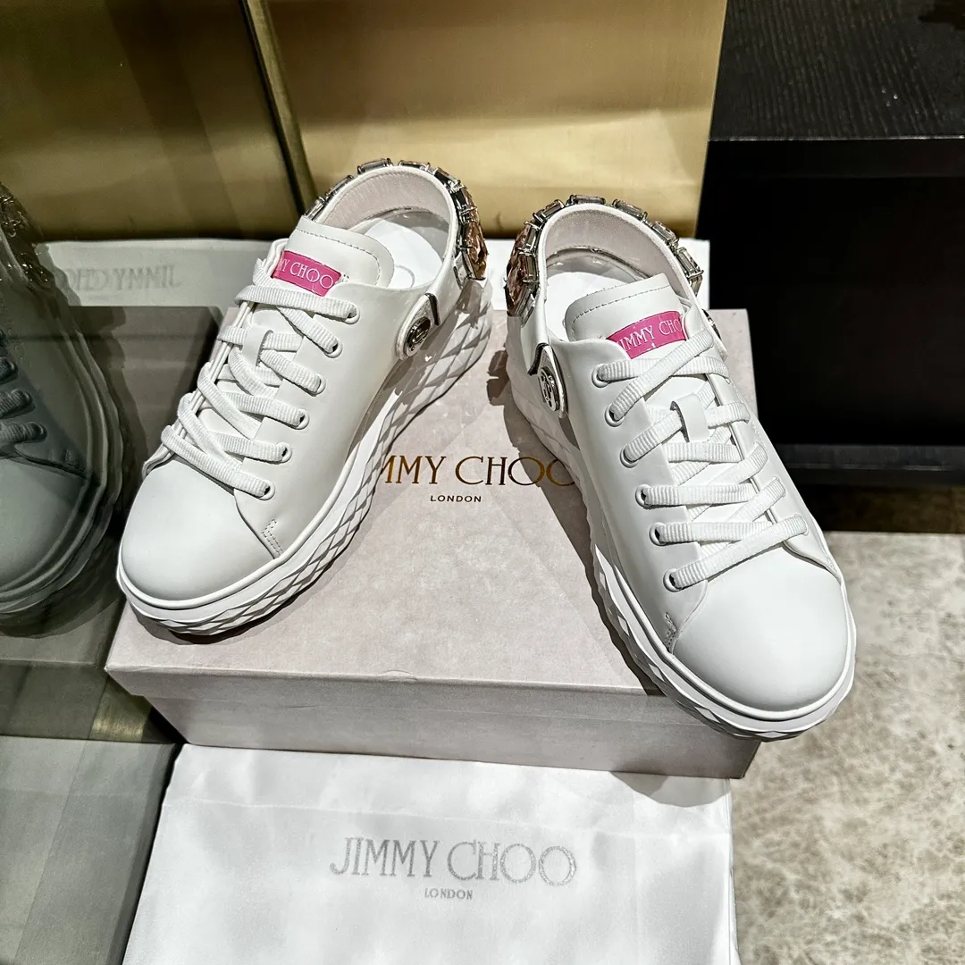 👟👟Ex-factory price 720👟👟 New JIMMY CHOO, exclusive sale, factory price, original large-soled casual white shoes, designed with the latest technology, strong three-dimensional effect👍Multiple technologies are integrated together, subverting fashion, super stylish! The rhinestones look great together. Purely hand-stitched diamonds, one-to-one comparison with the original version. Versatile and trendy, both salty and sweet! 2 ways to wear it! Size: 35-40